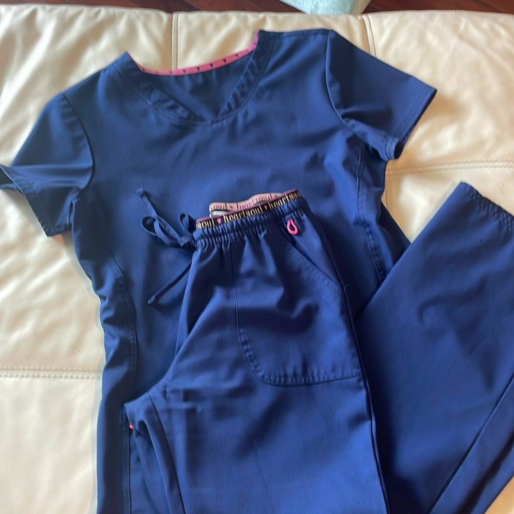 Scrub set